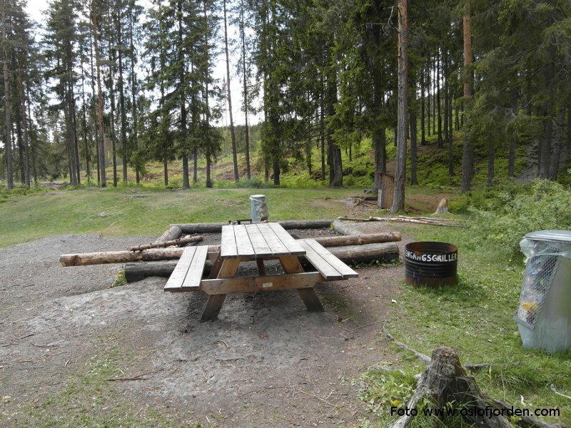 Grillplass ved Burudvann badeplass