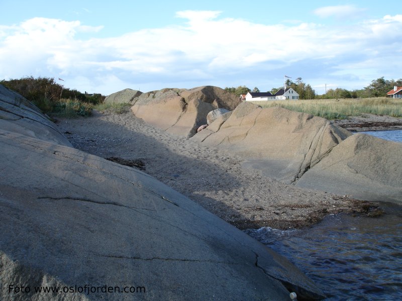 Liten sandstrand Hvasser Syd badeplass