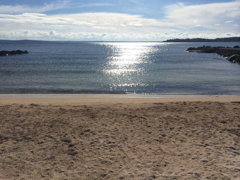 Sandstrand på badeplass Rørestrand